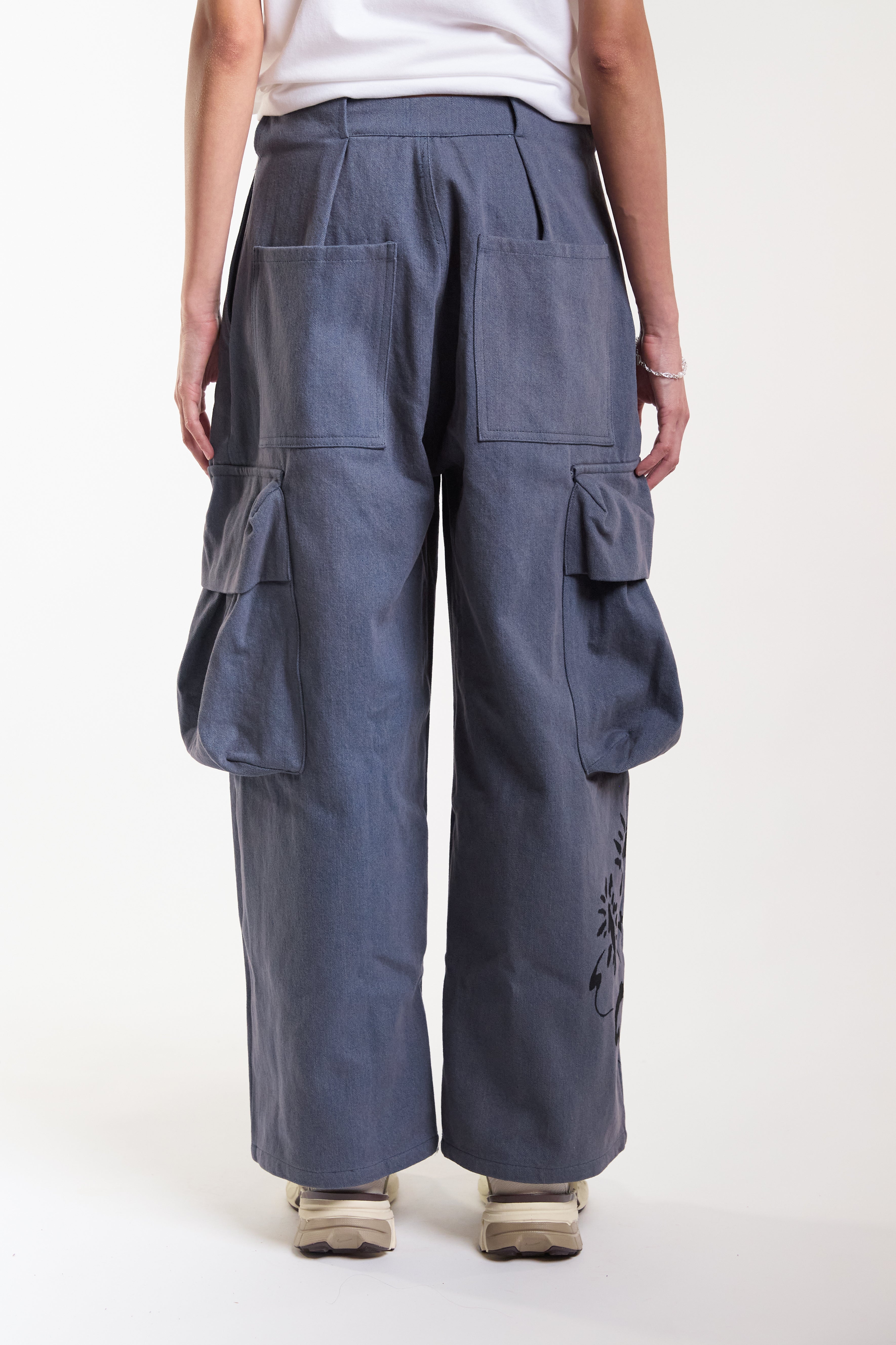 Pleated Cargo Pant - Charcoal Daisy