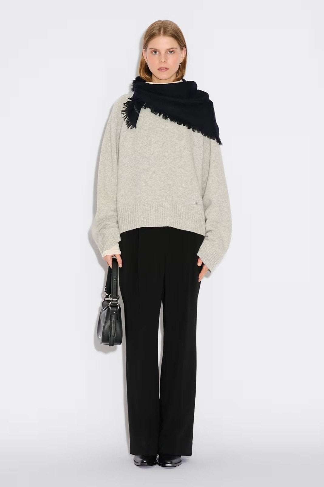 Fine Wool Scarf Fringed - Black