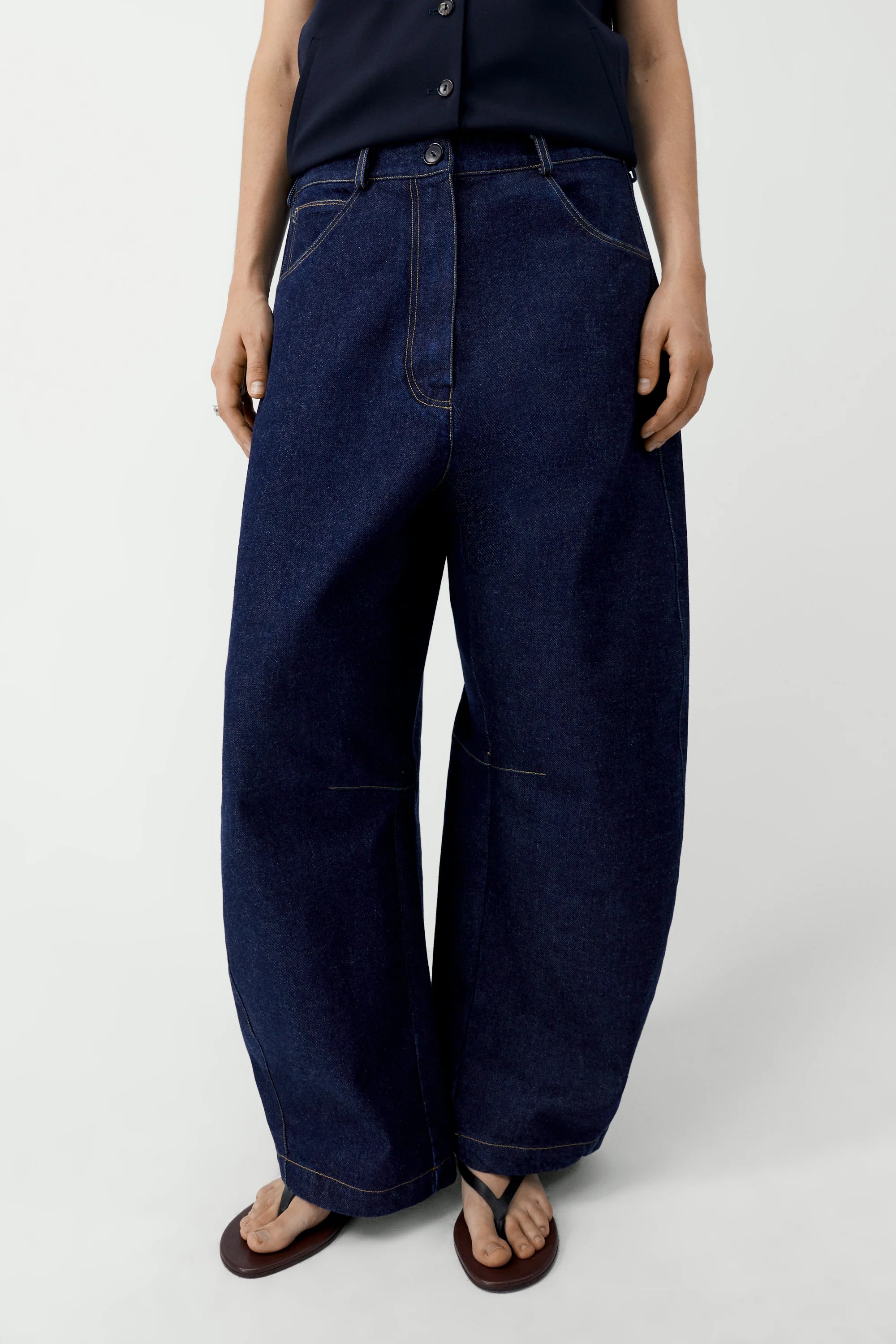 Curved Baggy Jeans - Denim
