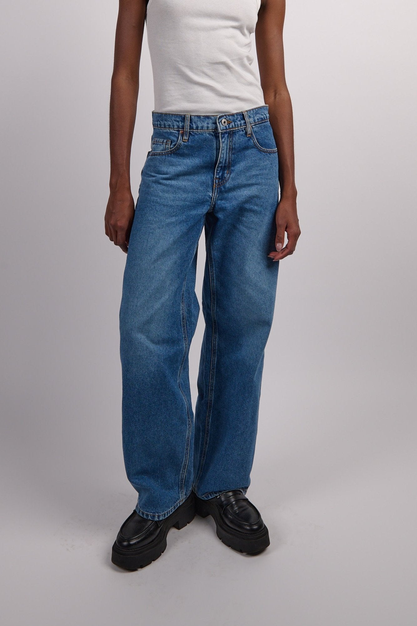 Avril Low Slouchy Wide Leg Jean - Moment Mid Blue